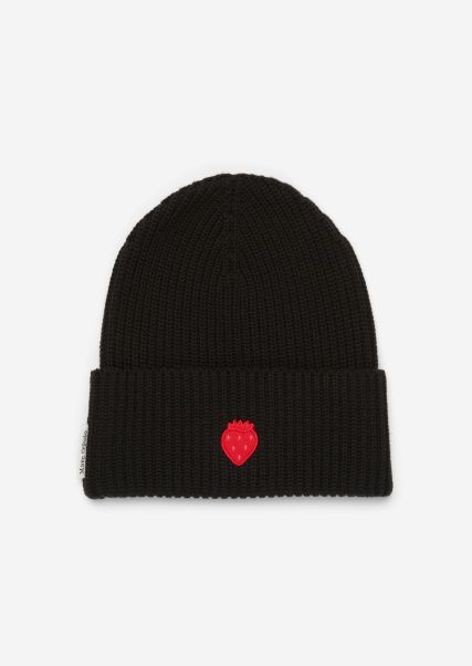 Long-Lasting Black Women Caps Knitted Cap With Strawberry Application